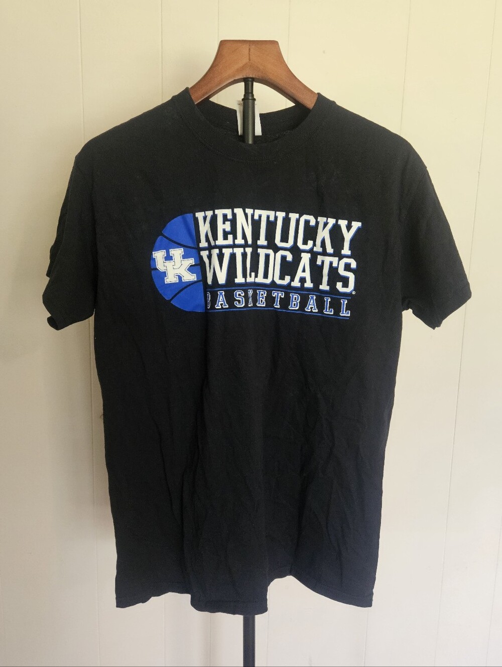 Gildan Black Kentucky Wildcats Basketball Graphic Tee with Blue & White Logo